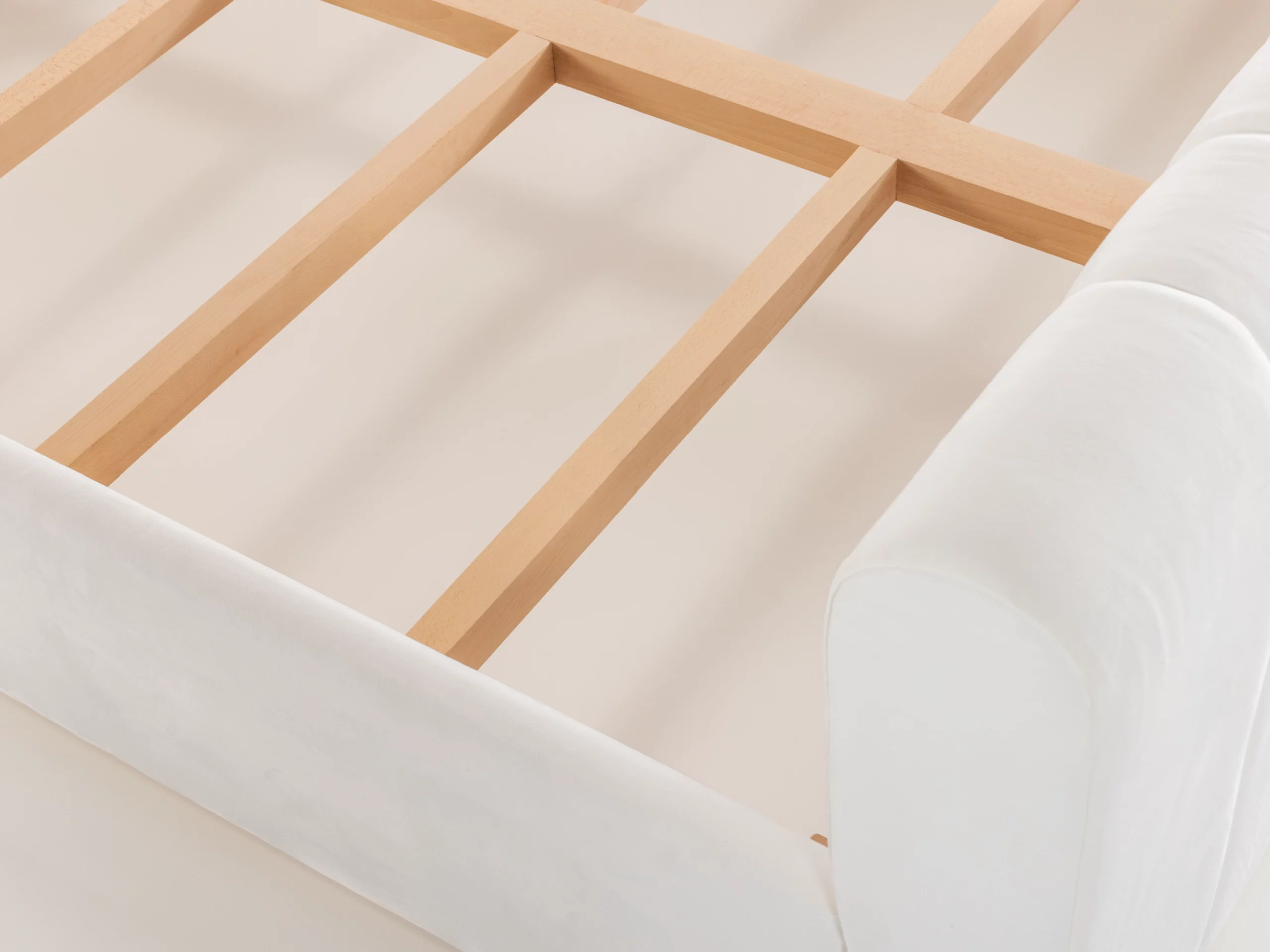SR Schlarafia® tapacirani modularni krevet od punog bukovog drveta EN Schlarafia® upholstered modular bed with a solid beech wood frame RU Модульная кровать Schlarafia® с мягкой обивкой и каркасом из массива бука